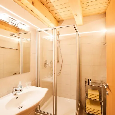 アパートホテル Tirolerhof - Appartementhaus 3*