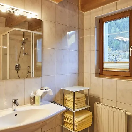 Tirolerhof - Appartementhaus アパートホテル カウナータール