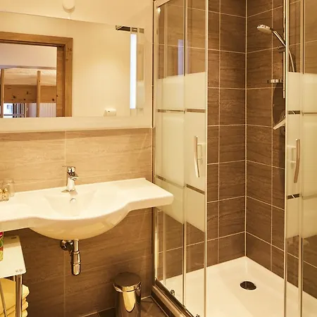 Tirolerhof - Appartementhaus 아파트호텔 카우넬탈