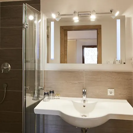 Tirolerhof - Appartementhaus 아파트호텔