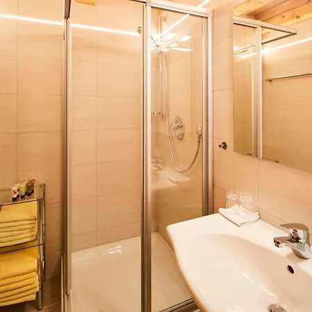 Tirolerhof - Appartementhaus 아파트호텔 3*